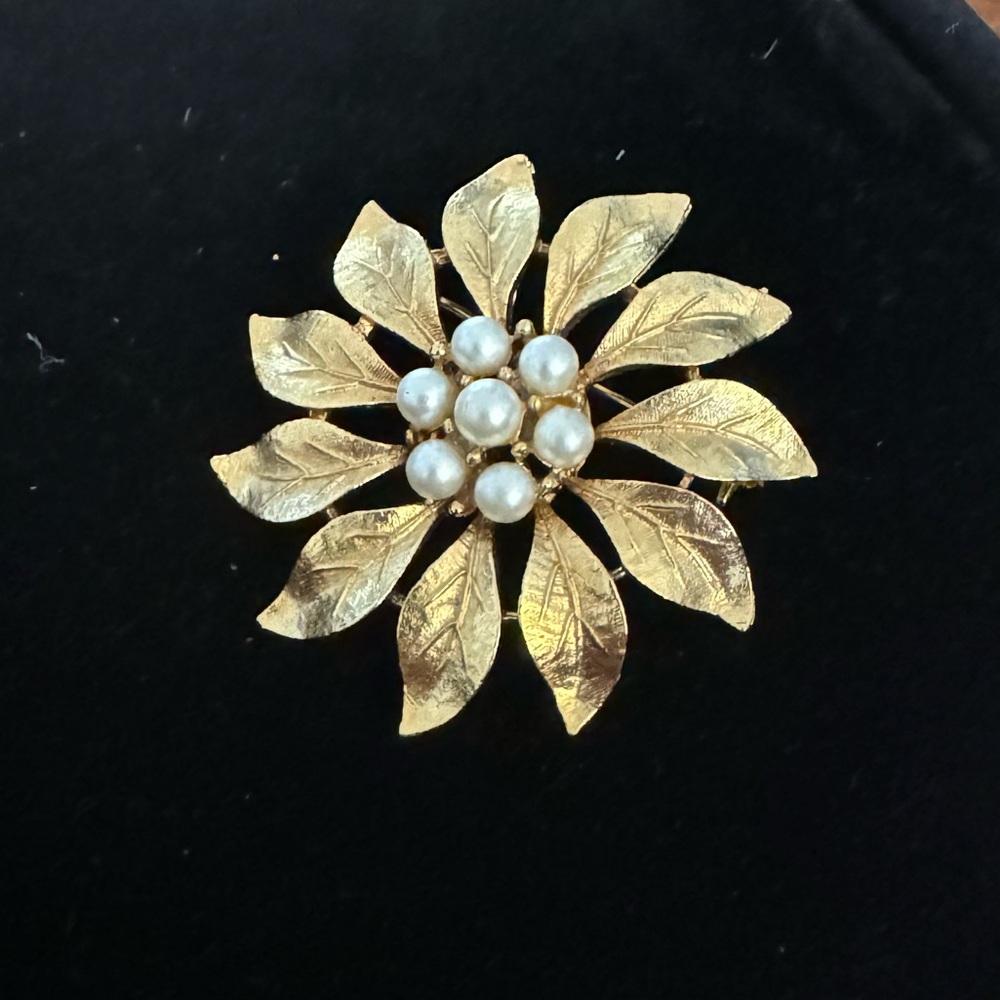 Gold Flower Brooch Pin With Pearls